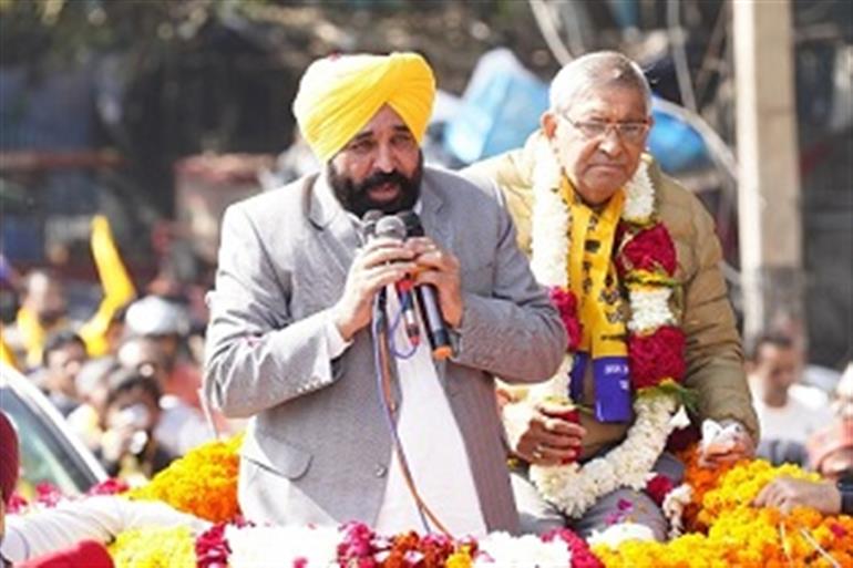 Mann Calls for a Landslide Victory for Kejriwal, Urges Delhiites to Choose Progress Over Politics