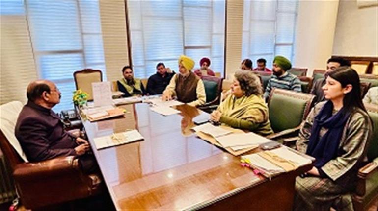 Mohinder Bhagat Reviews Welfare Schemes and Departmental Budget for Freedom Fighters