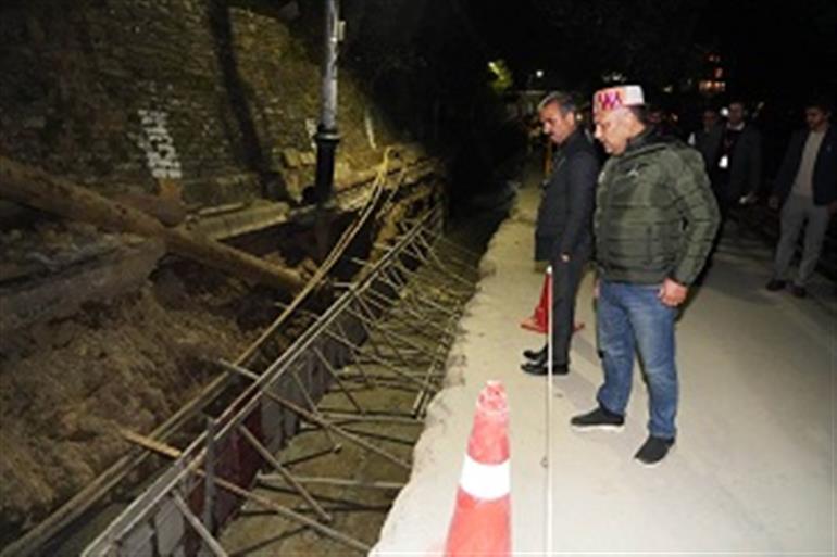 Himachal : CM inspects construction work of underground utility duct