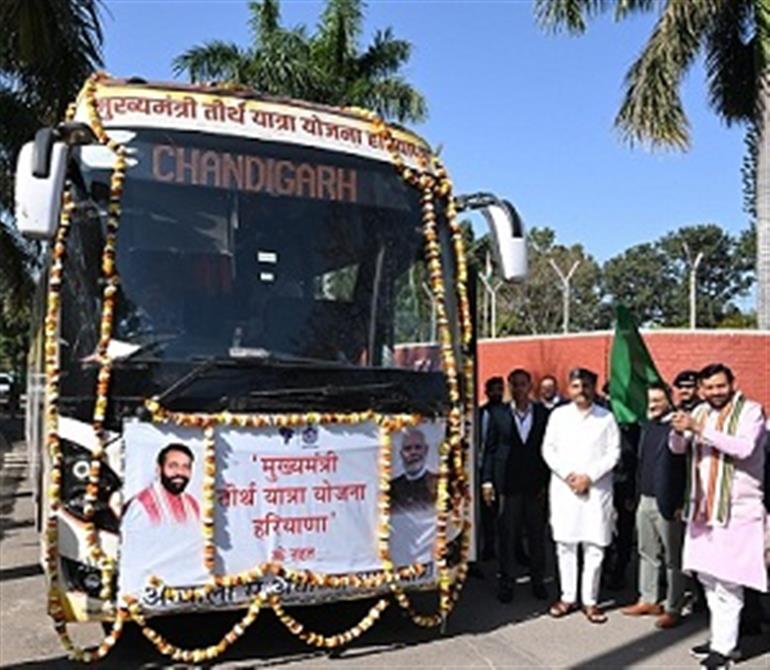 CM flags off Ayodhya darshan bus under Mukhyamantri Teerth Yatra Yojana from Chandigarh