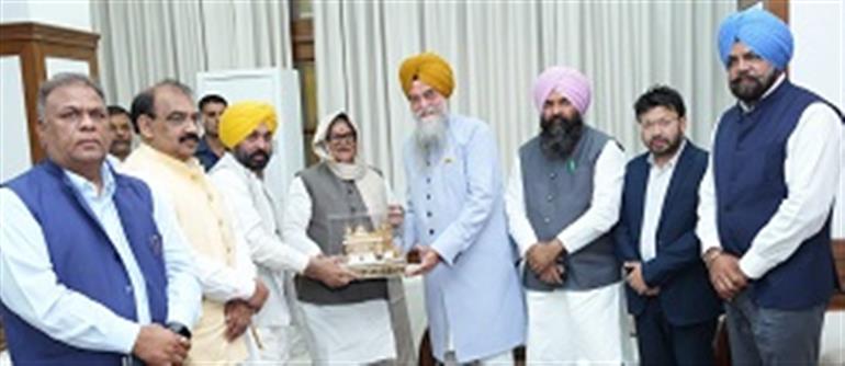 CM & VS Sandhwan welcome Governor in Punjab Vidhan Sabha