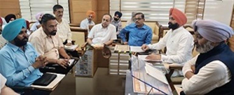 Cheema Holds Meeting with Roadways Punbus/PRTC Contract Workers Union