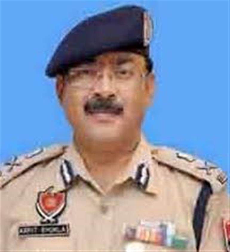DAY 114 : 126 Drug smugglers held with 5.3kg Heroin
