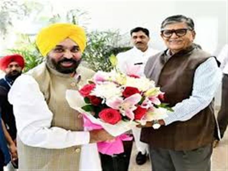 Punjab CM Mann Calls on Governor, Seeks Office Space for AAP in Chandigarh