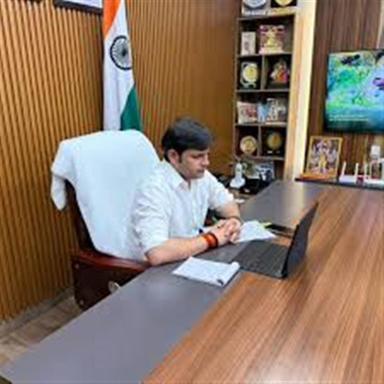 Sports Minister Extends best wishes to Mountaineer Narendra Kumar for Mount Elbrus Expedition