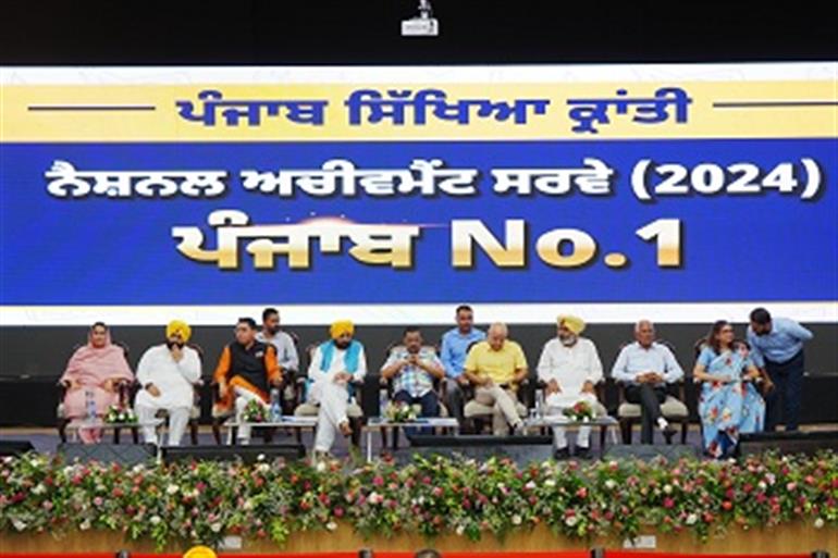 Kejriwal congratulates CM for heralding educaton revolution to bag top rank in NAS