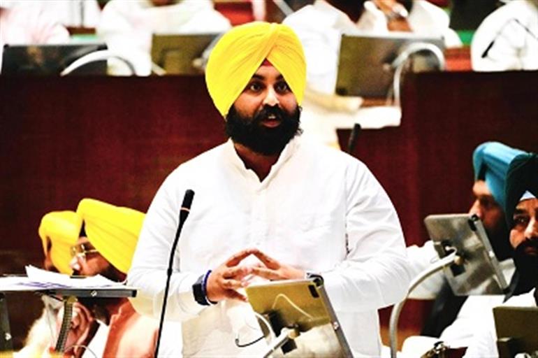 Punjab to establish new govt colleges in border areas : Harjot Bains