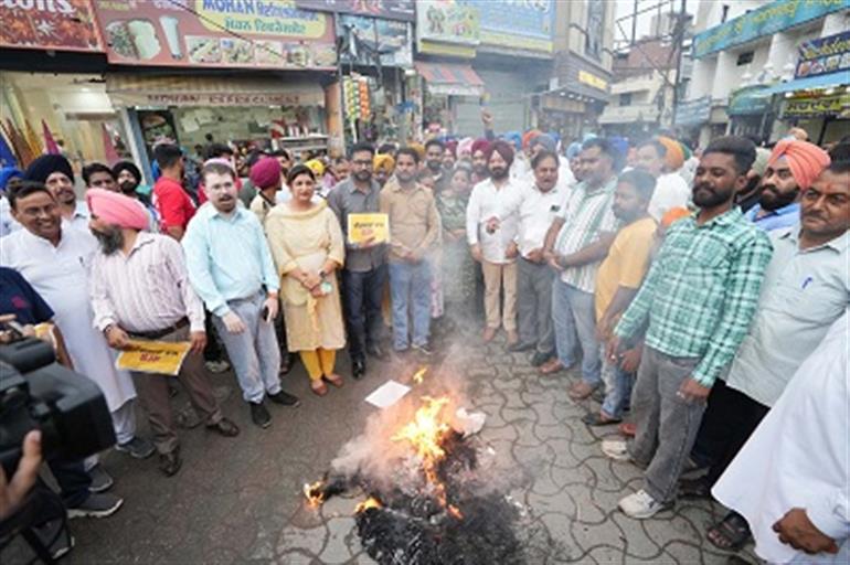 AAP leaders protest against BJP across Punjab for supporting gangsters, say – BJP is siding with criminals