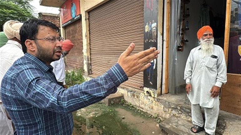 Dr. Ravjot orders to suspend JE & Sanitary Inspector for negligence in duty
