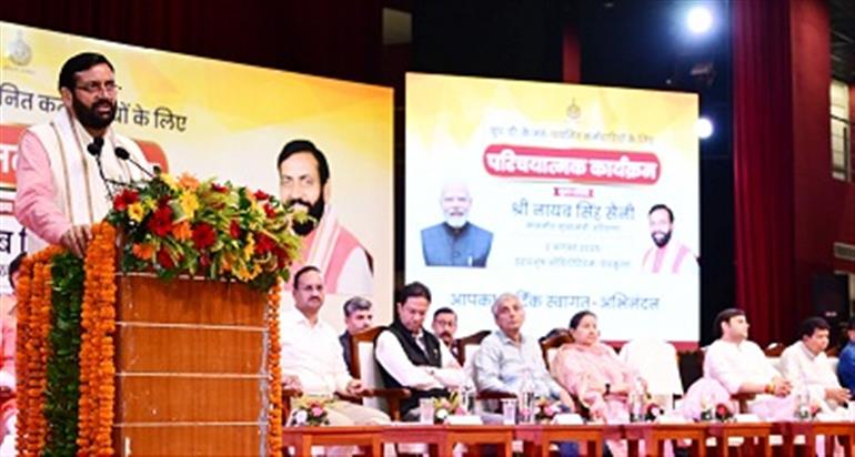 Public service must be the top priority for every employee, says CM