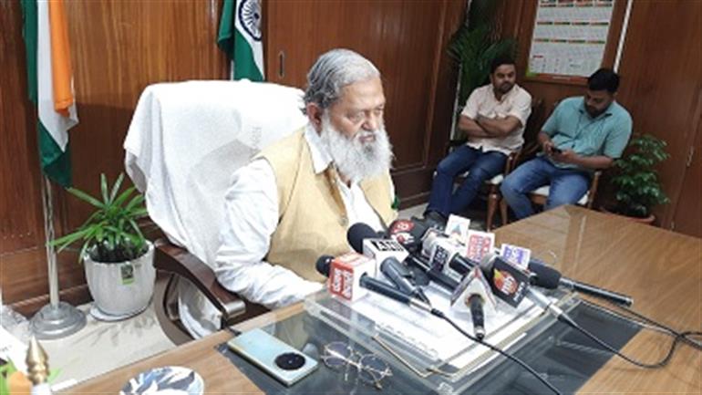 Officers must study timing of private bus routes - Anil Vij
