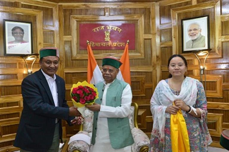 Revenue Minister Calls on Governor