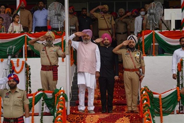 FM Cheema Hoists Tricolor at 79th Independence Day Celebration in Rupnagar