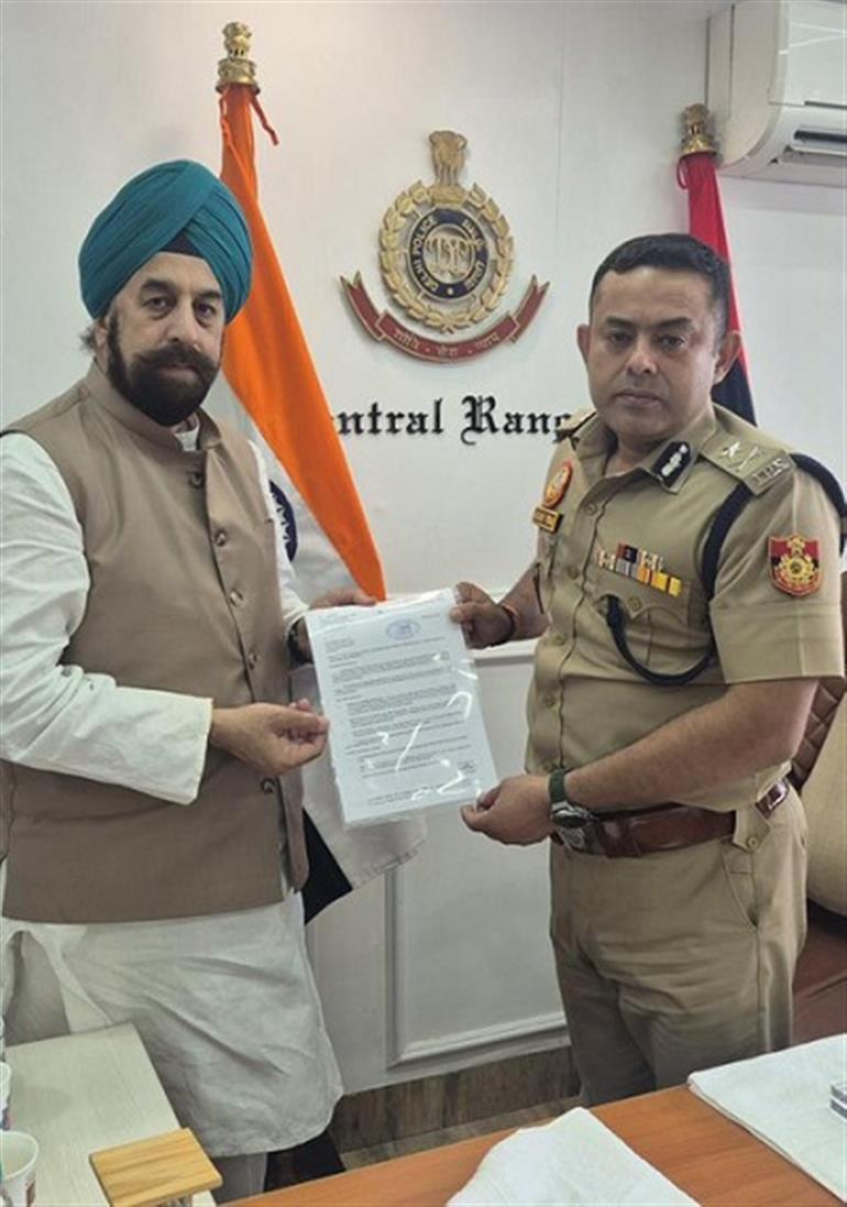 BJP National Spokesperson Meets Jt. CP Over Mistreatment of Sikh Sarpanch at Red Fort