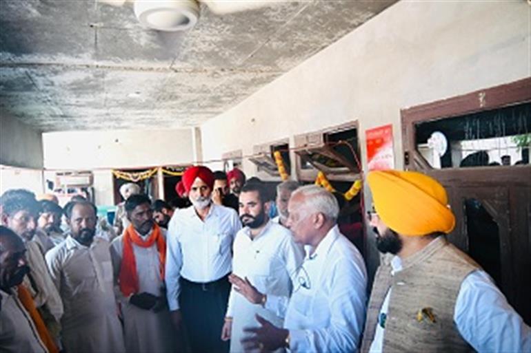 Cabinet ministers Goyal & Sond visit border villages of Fazilka District
