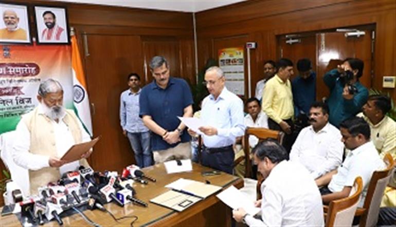 Shiv Kumar Becomes New Member of HERC; Anil Vij Administers Oath of Office and Secrecy