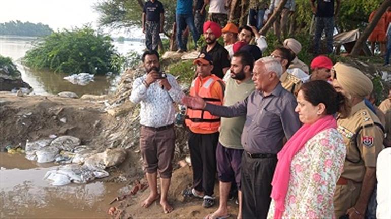 Centre & neighbouring states turning blind eye to Punjab in hour of need : Goyal