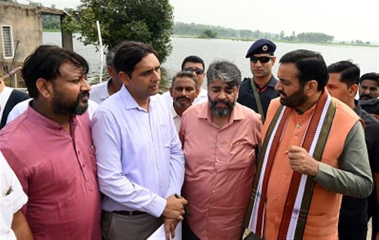 Saini inspects waterlogging in Naggal area of Ambala district, interacts with affected farmers