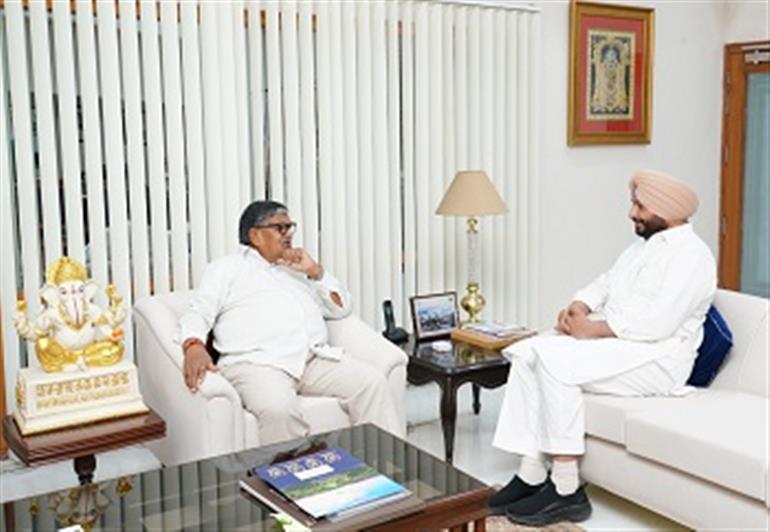 Union Minister Ravneet Bittu Calls on Punjab Governor