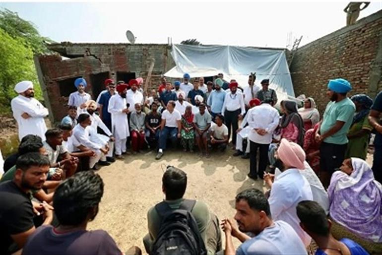 Rahul Gandhi visits flood-hit villages in Amritsar, Gurdaspur