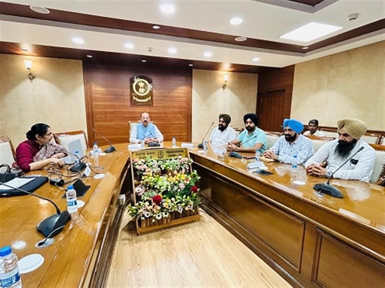 Bhagat assures full support for horticulture growth; interacts with cold storage owners and farmers