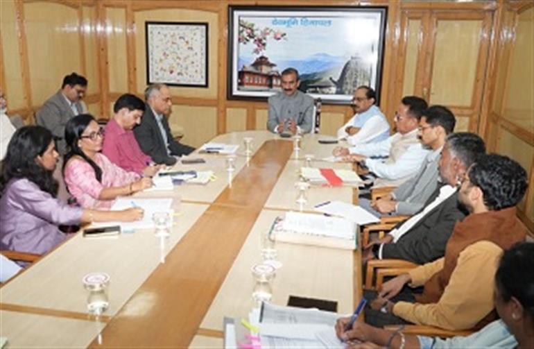 Himachal : CM directs to prioritize pending development projects