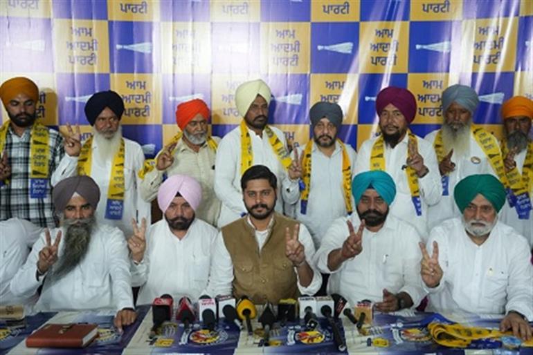 Several Congress Leaders and Workers Join AAP in Tarn Taran