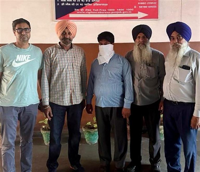 Vigilance Bureau nabs Forestor red-handed accepting Rs 15, 000 bribe