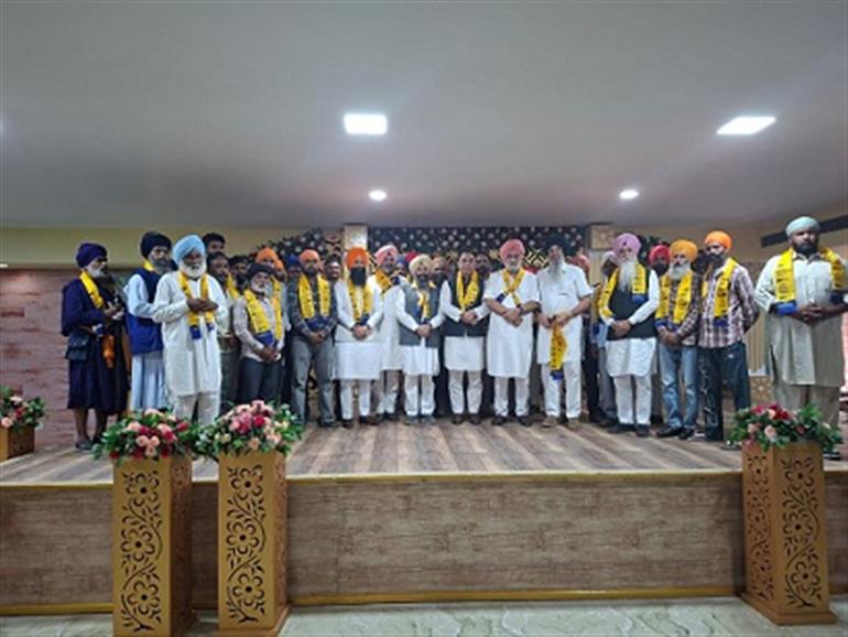 Massive support for AAP candidate Sandhu, dozens of families join the party
