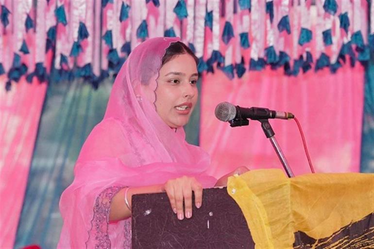 Dr. Gurpreet Kaur Campaigns in Tarn Taran Villages for AAP candidate Harmeet Sandhu