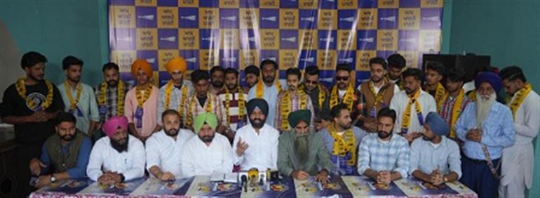 AAP become even stronger as hundreds of youth join the party ahead of by-election