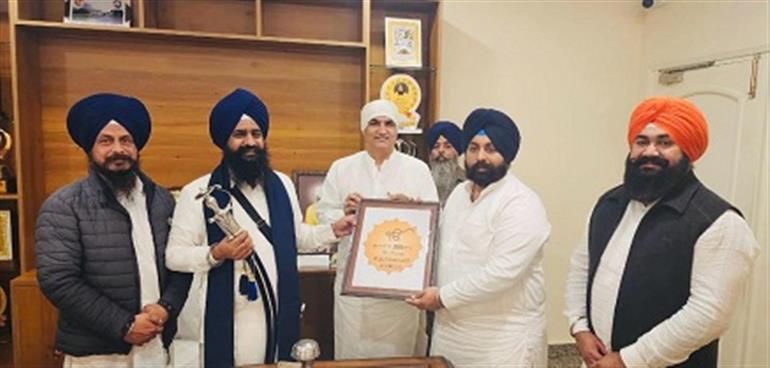 Bains & Deepak Bali extend invitation to Jathedar Giani Kuldeep Singh Gargajj 