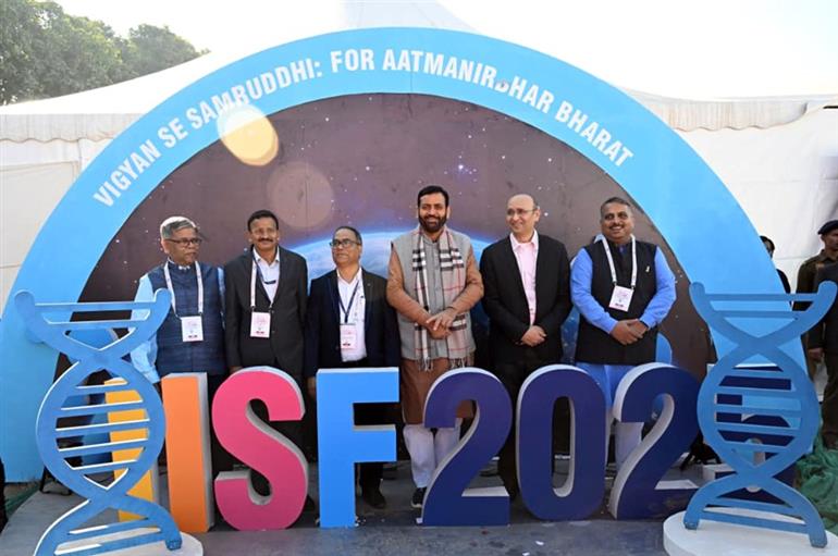 Science should be taken out of laboratories to reach the last person: CM Saini