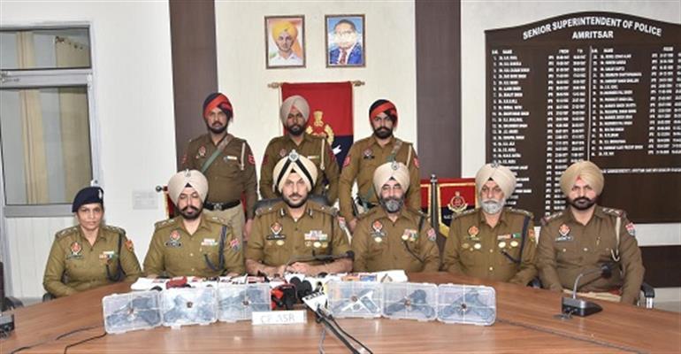Cross border arms smuggling module busted in Amritsar; Juveinle among six held with 6 Pistols
