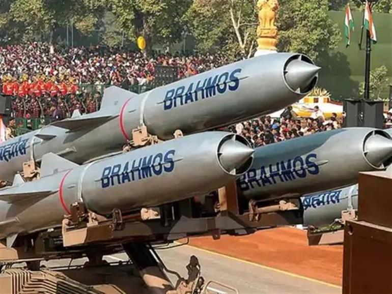 India Developing a New, More Powerful Version of BrahMos Missile, Range to Increase from 450 to 800 km  