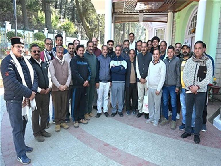 Bada and Faste Gram Panchayats of Nadaun Assembly constituency call on CM