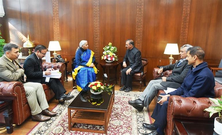 CM bats for apple growers, demands 100 percent import duty to save Himachal’s apple economy & seasonal ban on import of apples ​