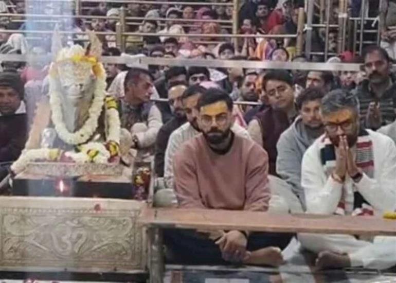 Virat Kohli and Kuldeep Yadav Visit Mahakal Temple, Attend Bhasma Aarti 