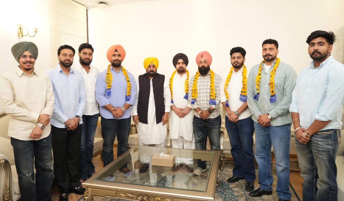 Wrestling Icon Jassa Patti Joins AAP Along With His Team