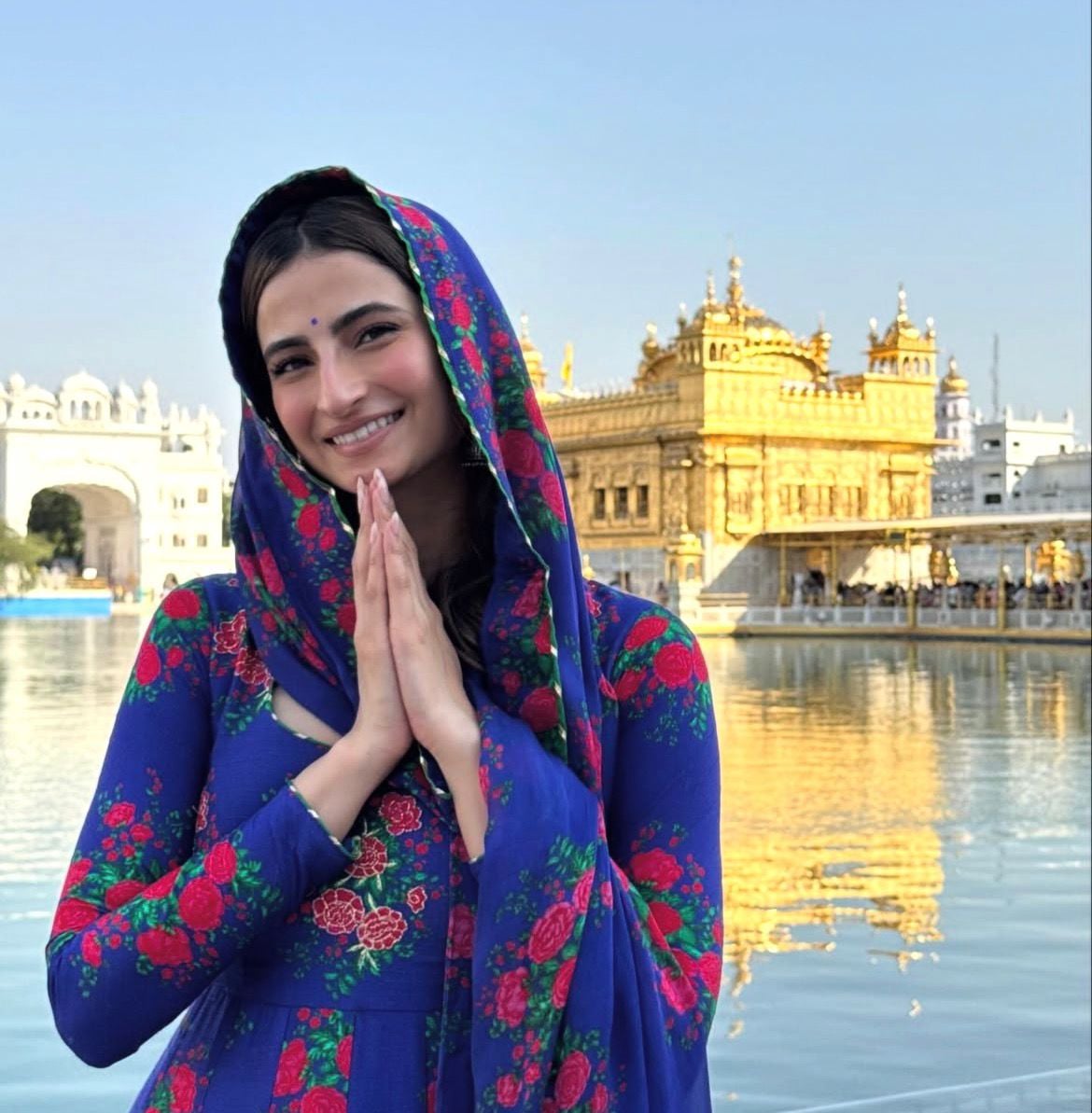 Palak Tiwari Visits Golden Temple, Offers Prayers at Darbar Sahib