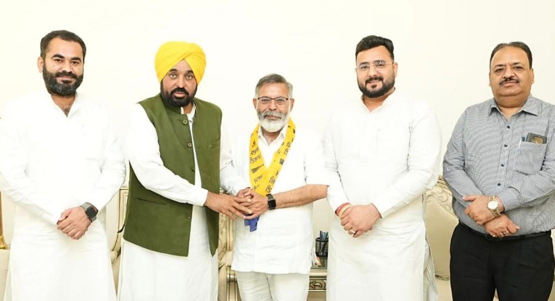 Senior BJP Leader Anil Kumar Sethi Joins AAP in Presence of CM Bhagwant Mann