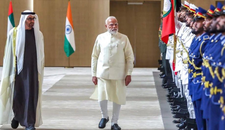 PM Modi Receives Guard of Honour in Abu Dhabi, UAE F-16 Jets Escort His Aircraft