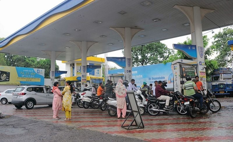 Chandigarh DC Busts Fake ‘Fuel Rationing’ Rumours, Assures Adequate Supply

 