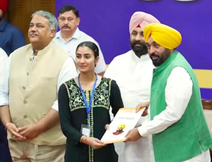 Punjab CM Bhagwant Mann Distributes 355 Appointment Letters, Targets Centre Over Exam Paper Leaks