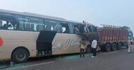 Volvo Tourist Bus Crashes into Truck in Haryana, Driver and Conductor Killed, 16 Injured