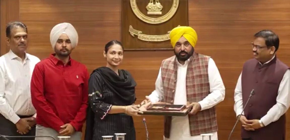 CM Bhagwant Mann Felicitates UPSC 2025 Toppers, Celebrates Punjab’s Rising Talent