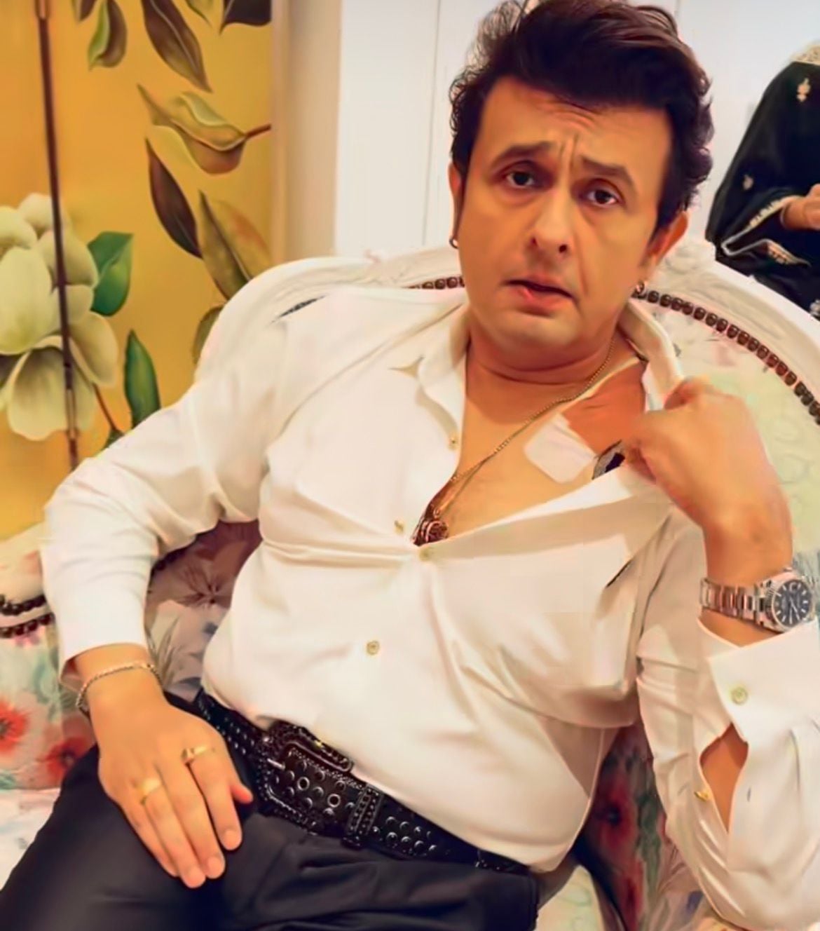 Sonu Nigam Reveals Neck Nerve Compression, Performs Despite Health Struggles