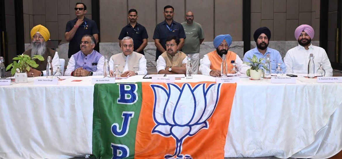 BJP Chief Nitin Nabin Begins Punjab Tour with Golden Temple Visit, Performs Seva