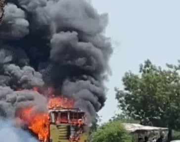Sleeper Bus Catches Fire on Ludhiana-Amritsar Highway Near Khanna; 80 Passengers Escape Unhurt
