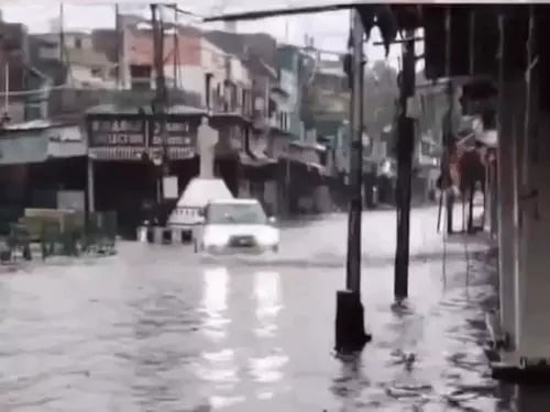 Heavy Rain Lashes Parts of Punjab, Yellow Alert Issued as Monsoon Likely in 2–3 Days
